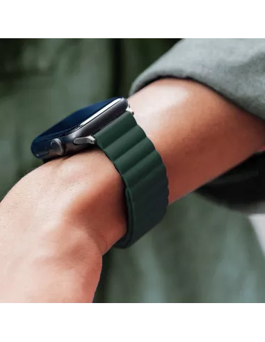 Silicone Wristband with Magnetic Clasp Apple watch 8, 7, 6, SE, 5...